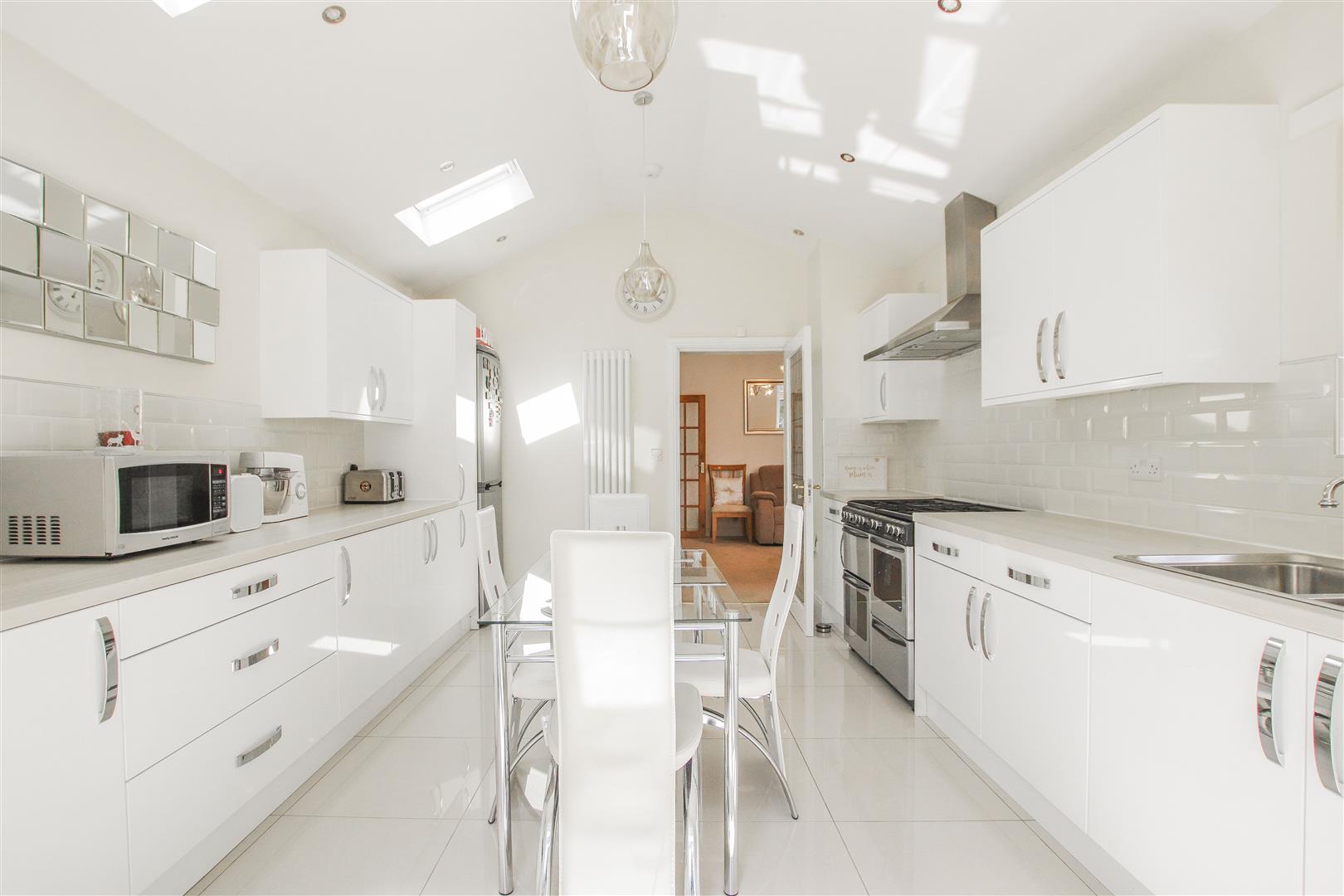 5 Bedroom Semi-detached House For Sale - Main Image